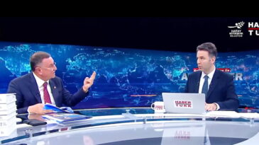 SAVAŞ: RUHSATLARI KANUNEN İLÇE BELEDİYELERİ VERİR, BEN 10 YILDIR HİÇ RUSHAT VERMEDİM