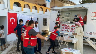 KIZILAY’DAN  İHTİYAÇ SAHİPLERİNE İFTAR