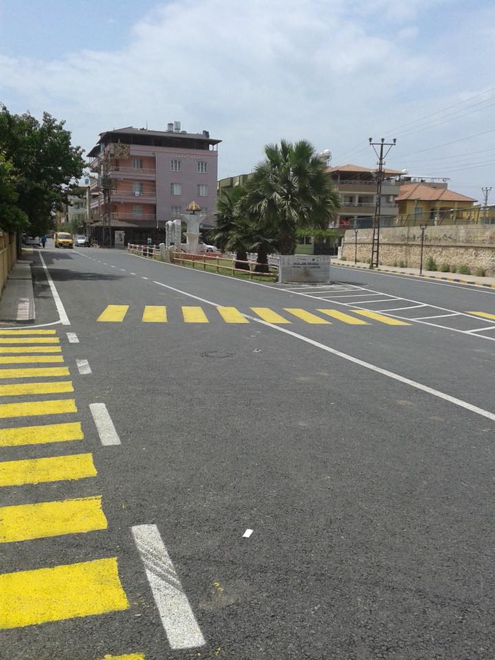 ASFALTLANAN YOLLARDA YOL ÇİZGİ ÇALIŞMASI YAPILDI