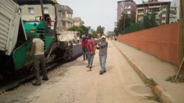 YENİ MAHALLE’DE SICAK ASFALT  ÇALIŞMASI