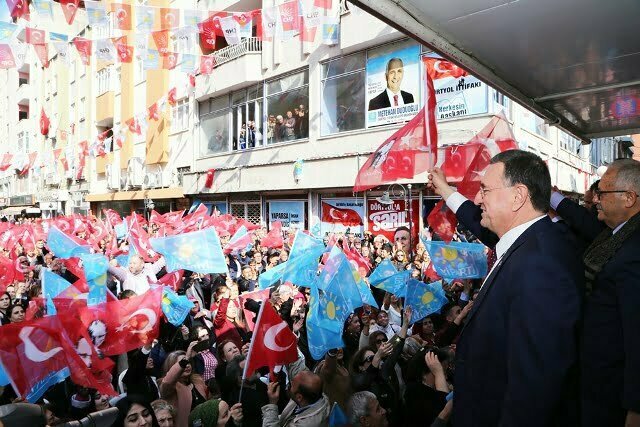 DÖRTYOL BAŞKAN SAVAŞ’I BAĞRINA BASTI
