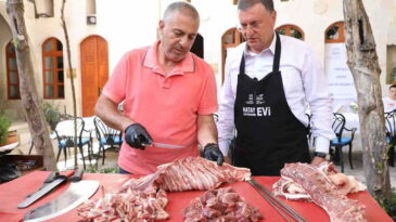 KABURGACI YAŞAR USTA VE LÜTFÜ SAVAŞ ADANA VE HATAY LEZZETLERİNİ TANITTI