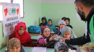 Sevgi Öğünü projesi Suriyeli öğrencilerin yüzlerini güldürüyor