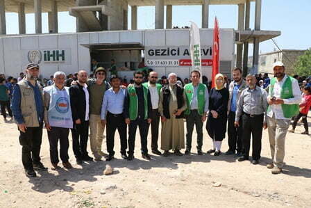 Canik Belediye Başkanı Osman Genç Afrin Halkına Yemek Dağıttı