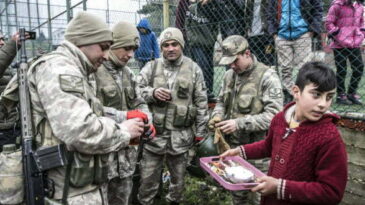 Mehmetçiğe sevgi seli