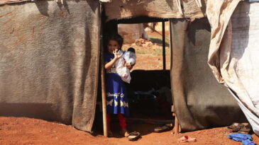 İHH SURİYE’DE 9 AYDA  112 MİLYON EKMEK DAĞITTI