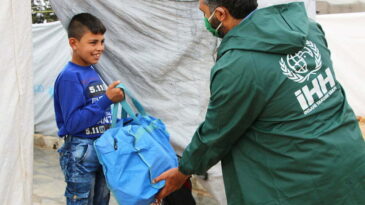 AFRİN’DE 560 YETİME KIŞLIK KIYAFET DESTEĞİ
