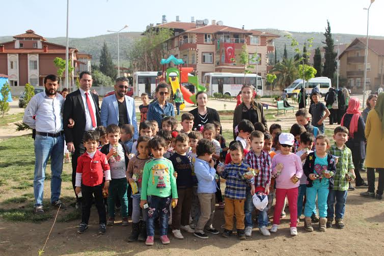 Türk ve Suriyeli anaokulu öğrencileri fidan dikti