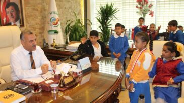 İlkokul Öğrencilerinden Başkan Şanverdi’ye Ziyaret