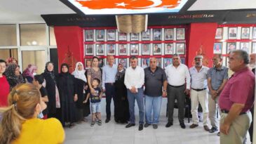 Başkan Mehmet Hacıoğlu  şehit emanetlerinin yanında