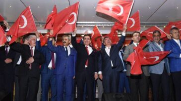 “Tek Vatan, Tek Bayrak, Tam Demokrasi” Hatay’da Demokrasi ve Şehitler Mitingi Coşku Dolu Anlar Yaşattı