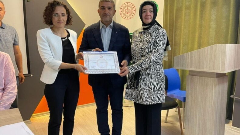YEŞİLDAL: HATAY, HİZMET ADAMINA SAHİP ÇIKTI