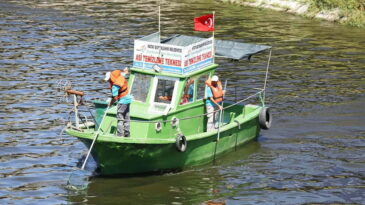 Asi Nehri’ndeki katı atık ve su sümbülleri temizleniyor