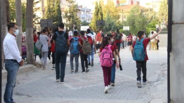 İLK DERS ZİLİ ÇALDI