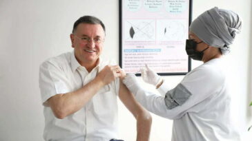 BAŞKAN SAVAŞ DÖRDÜNCÜ DOZ KORONAVİRÜS AŞISI YAPTIRDI