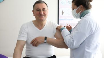 BAŞKAN SAVAŞ KORONAVİRÜS AŞISI YAPTIRDI