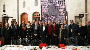 GAZETECİLER KAHVALTIDA BULUŞTU