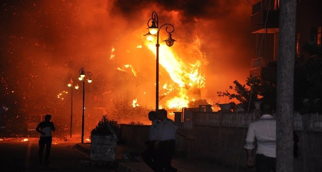 Reyhanlı’da boya deposundaki yangında 7 kişi yaralandı