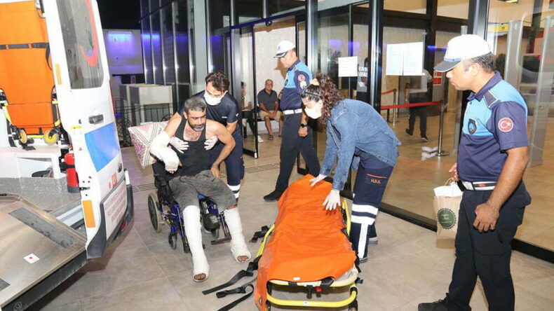 YARALI VATANDAŞ DENİZ OTOBÜSÜ İLE YURDA GETİRİLDİ