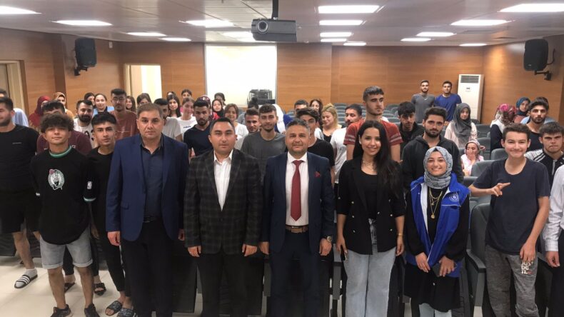 REYHANLI’DA YURT ÖĞRENCİLERİNE KONFERANS VERİLDİ