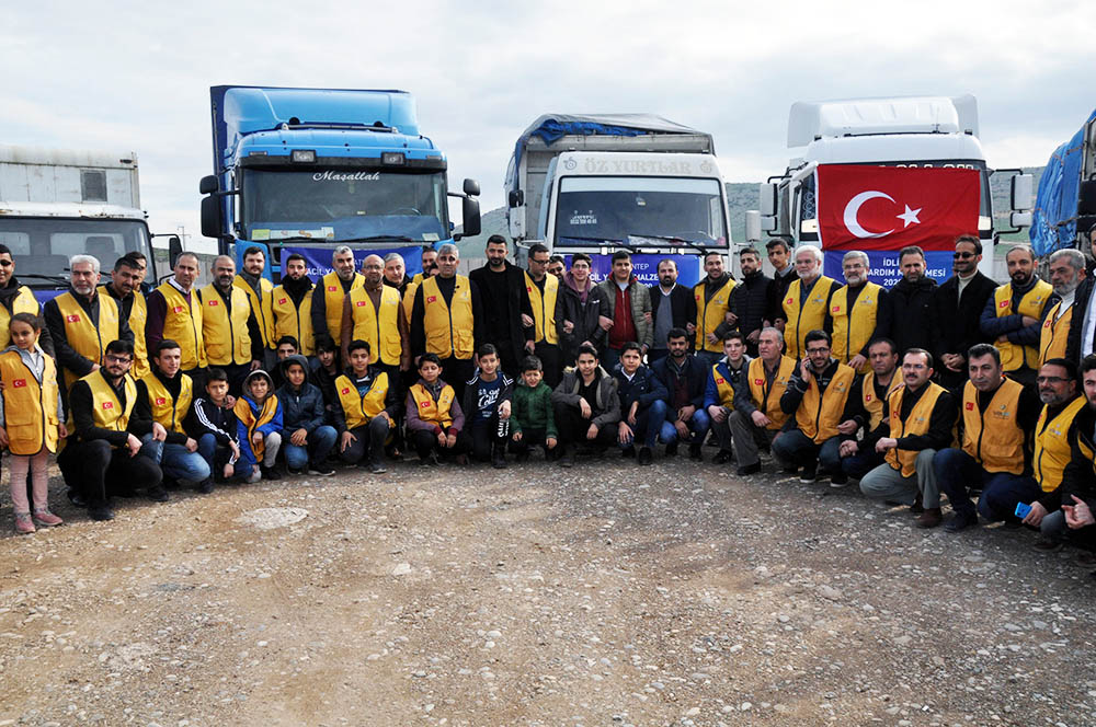 İyilik Derneği’nden İdlib’ten göç eden siviller için 6 TIR insani yardım