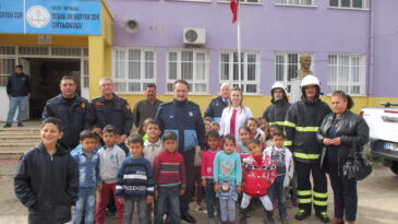 İtfaiye’den öğrencilere itfaiye eğitimi