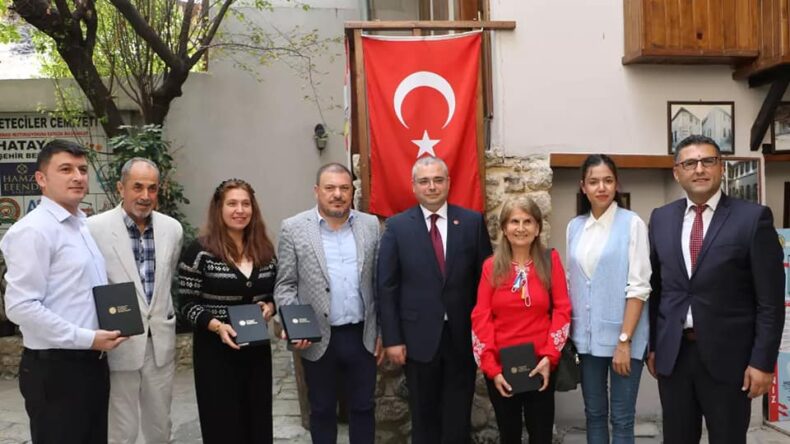 GAZETECİLERE TURKUAZ BASIN KARTLARI VERİLDİ