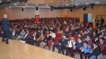 Reyhanlı Ufuk Eğitim Derneği’nden “Diğital Haçlı Seferleri ve Gençlerin Sosyal Medya Kullanımı” Konferansı