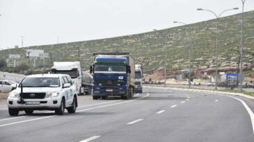 BM’den Suriye’ye 53 tır  insani yardım