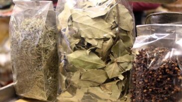 HEM ENFEKSİYONDAN KORUYOR HEM DEZENFEKTAN OLARAK KULLANILIYOR