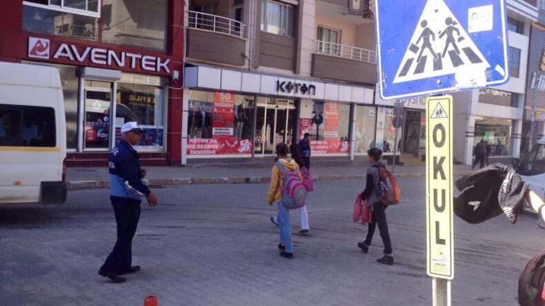 Zabıta Ekiplerinden Öğrencilere Büyük Hizmet