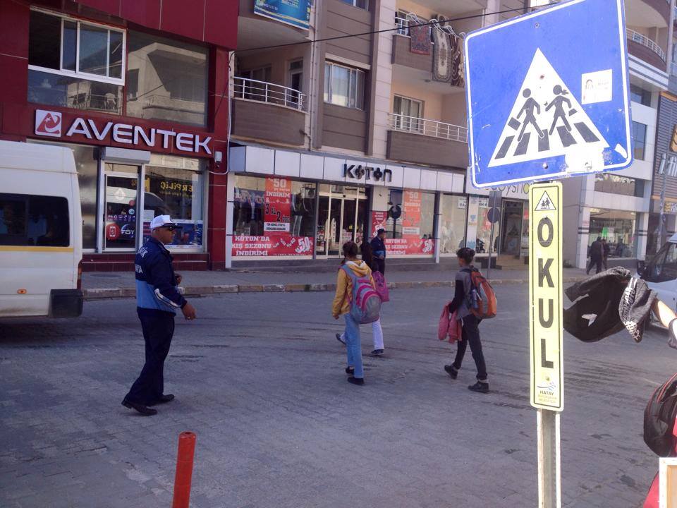 Zabıta Ekiplerinden Öğrencilere Büyük Hizmet