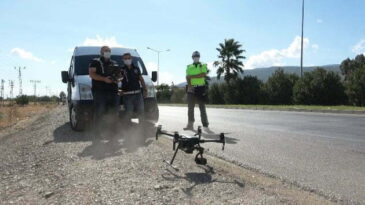 HATAY’DA DRONE İLE TRAFİK DENETİMİ