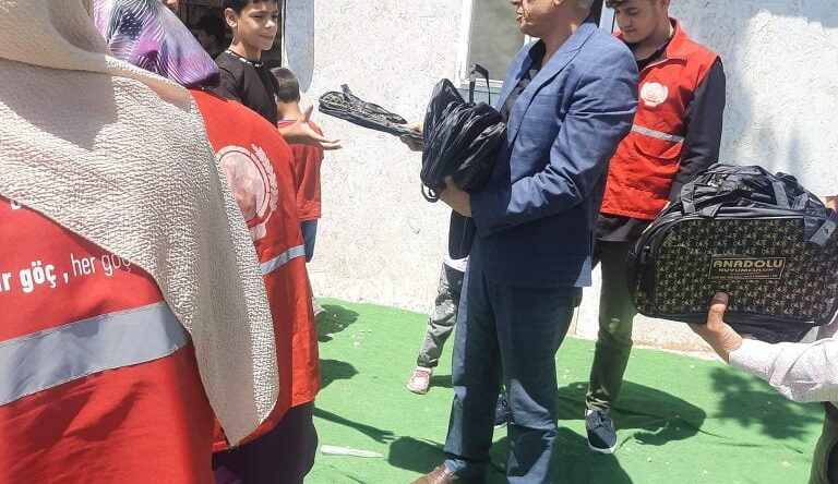 Başkan Temel yardımlarını sürdürüyor