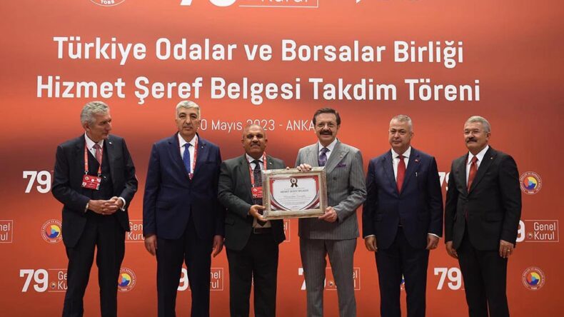 ZAROĞLU’NA HİZMET ŞEREF BELGESİ