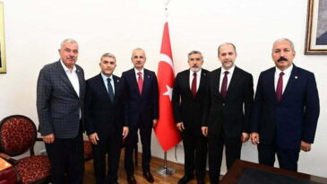 AK PARTİLİLERDEN BAKAN URALOĞLU’NA ZİYARET