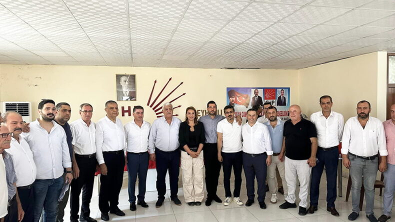 REYHANLI’DA CHP’DE BAYRAK DEĞİŞİMİ