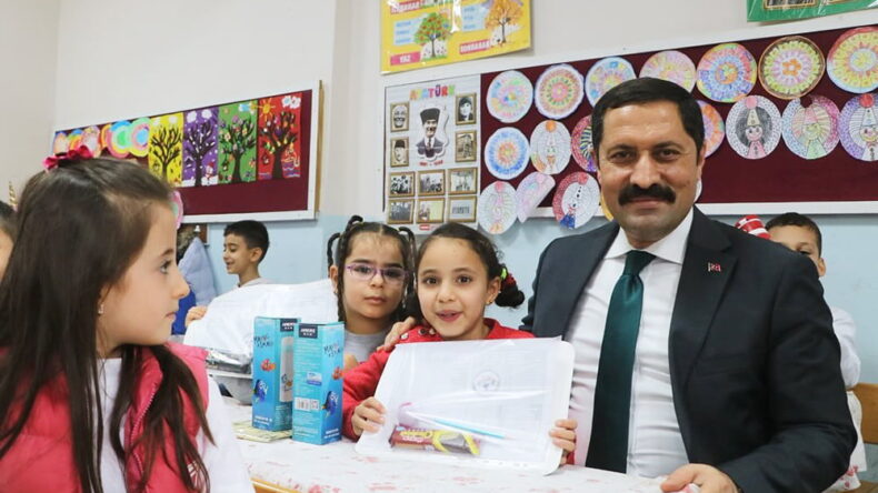 Hatay’da 398 bin öğrenci karne heyecanı yaşadı