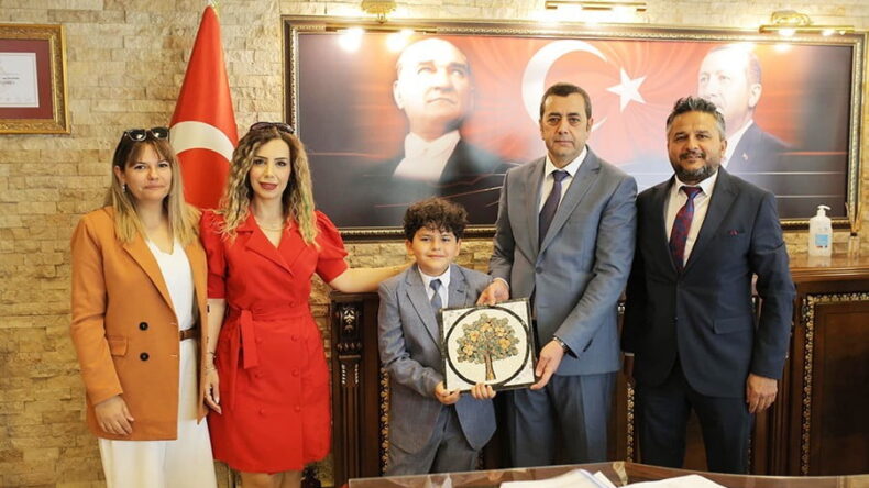 BAŞKAN YUMUŞAK KOLTUĞU KÜÇÜK MEHMET TUĞALP LÖKLÜ’YE DEVRETTİ