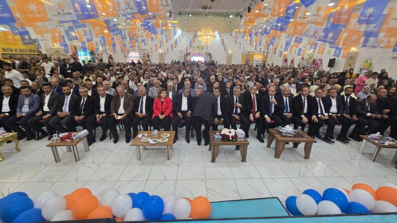 AK PARTİ İLÇE KONGRESİ YOĞUN BİR KATILIMLA GERÇEKLEŞTİ. DÜĞÜN HAVASINDA GEÇEN KONGREDE ŞABAN KURT, GÜVEN TAZELEDİ