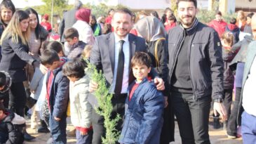 BAŞKAN KURT, AĞAÇ DİKME ETKİNLİĞİNE KATILDI