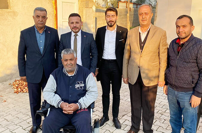 BAŞKAN YUMUŞAK’TAN DEPREMZEDE GAZETECİYE DESTEK