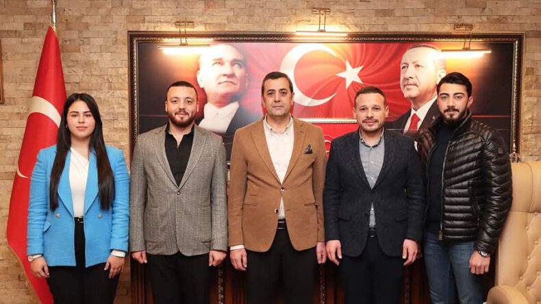 BAŞKAN YUMUŞAK AK GENÇLERİ AĞIRLADI