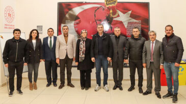 REYHANLI’DA PROTOKOL, İFTARI ÖĞRENCİLERLE YAPTI