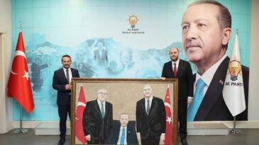 AK PARTİ REYHANLI’DAN GENEL MERKEZE ÇIKARMA