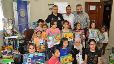 Suriyeli yetim çocuklar  sevindirildi