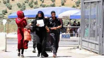 Cilvegözü’nden Suriye’ye bir haftada 16 bin kişi gitti