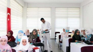 Suriyeli çocuk ve gençler Türkçe öğreniyor
