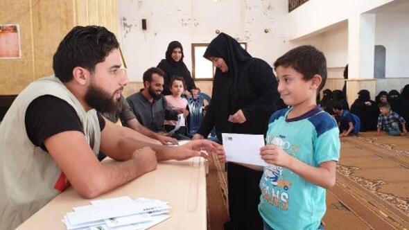 İHH, İdlib’teki yetimleri nakdi yardımlarla destekliyor