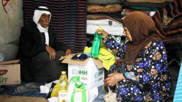 İHH’dan İdlib’te okul enkazına sığınan 96 kişilik 16 aileye yardım